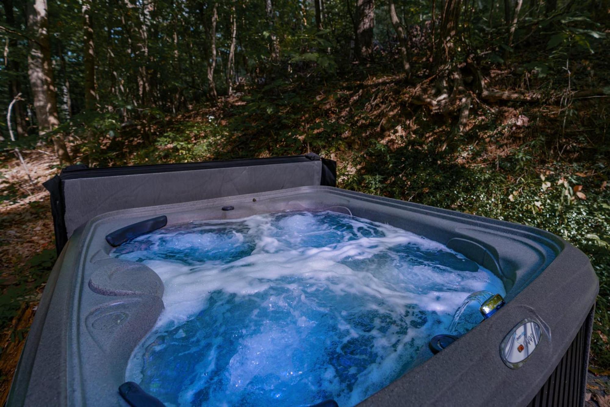 Modern Chalet Cabin W Hot Tub, Deck&Grill, & Wifi! Inwood Exterior foto
